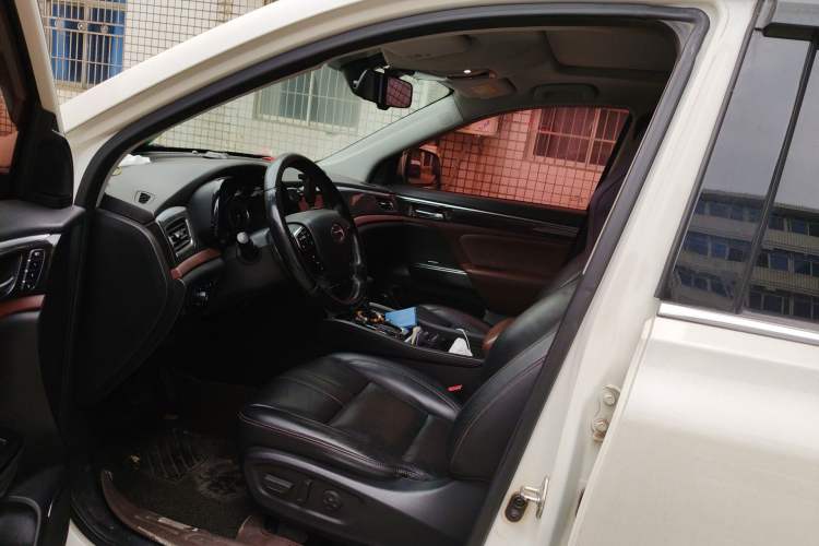 Used GAC Trumpchi GS8 2017 320T Two-Wheel Drive Luxury Smart Connectivity Version (7 Seats) Left Front Seat