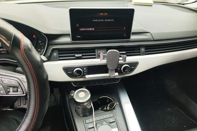 Used Audi A4L 2019 40 TFSI Fashion Edition China VI Emission Standard Audio And AC Panel