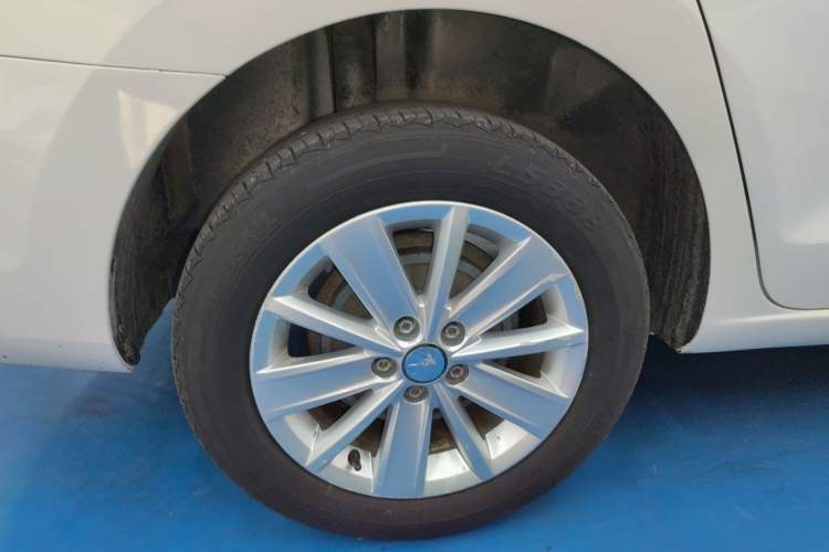 Used Volkswagen Jetta 2015 1.6L Automatic Comfort Model Right Rear Wheel Hub