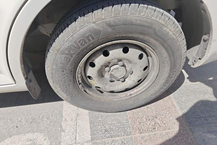Used Dongfeng Yufeng EM26 2023 Standard Edition 41.472 kWh Henan Lithium Power Right Front Wheel Hub