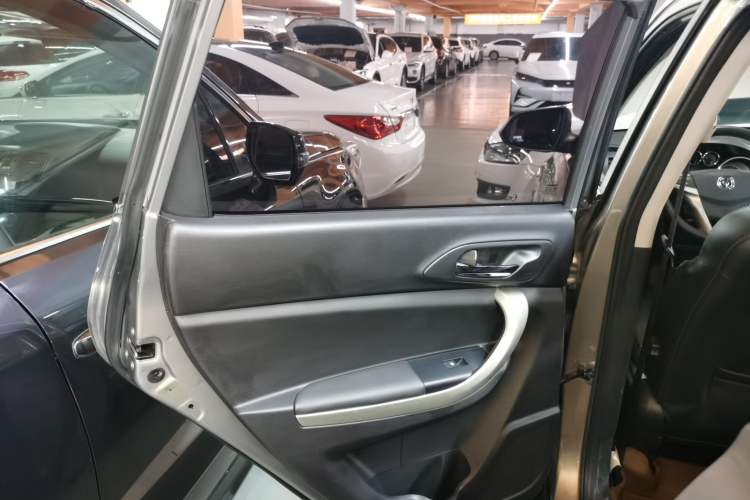Used CHANGAN CS35 2014 1.6L Manual Luxury Model China IV Standard

