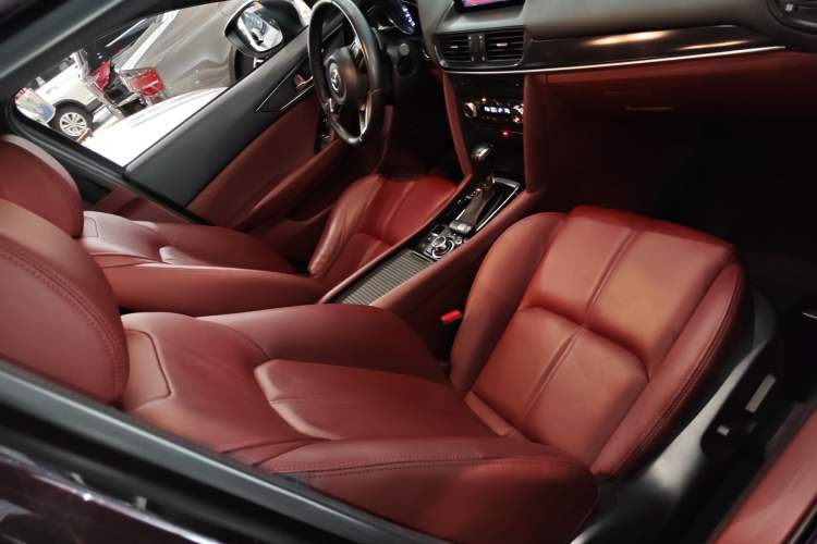 Used Mazda CX-4 2020 2.5L Automatic All-Wheel Drive Blue Sky Fearless Edition Right Front Seat