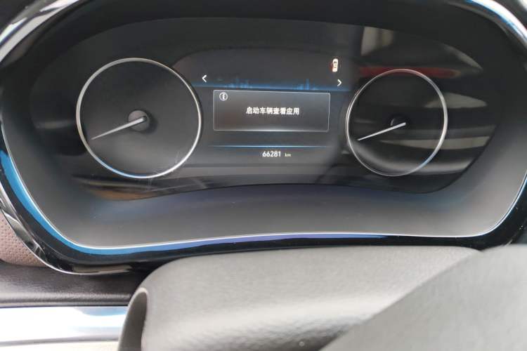 Used Buick GL8 2021 Land Cruiser Executive Class 652T Luxury Model Odometer Close Up