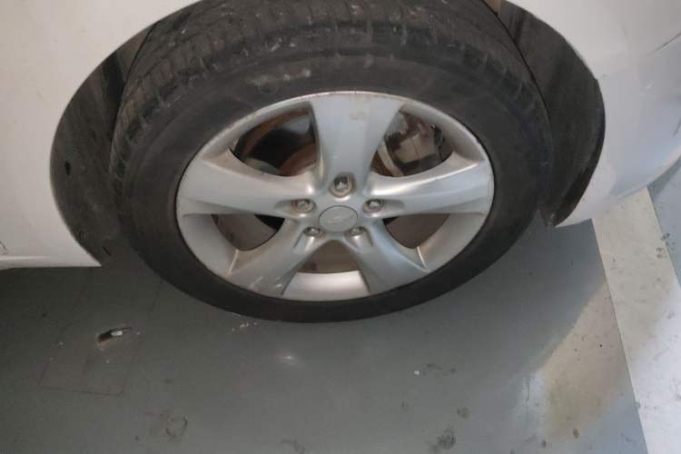 Used Chevrolet Cruze 2013 Hatchback 1.6T Automatic Flagship Model Right Front Wheel Hub