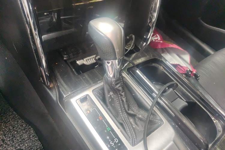 Used Toyota Reiz 2010 2.5S Fashion Elite Edition Gear Lever