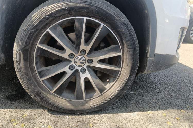 Used Volkswagen Tiguan 2015 1.8TSI Automatic Two-Wheel Drive Luxury Model Right Front Wheel Hub