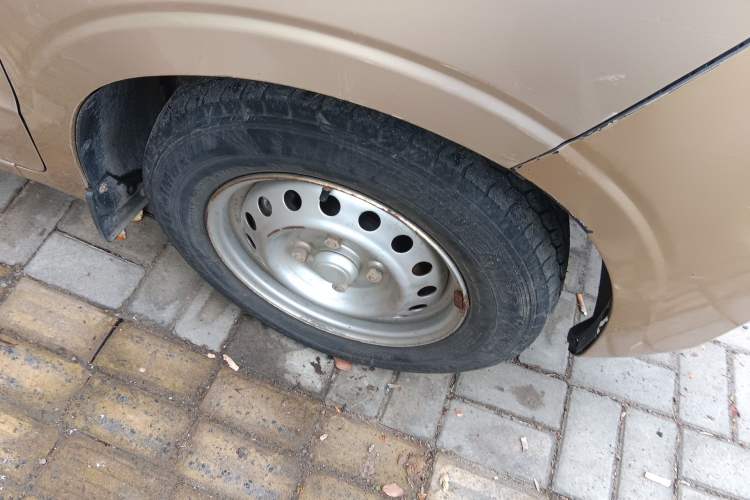 Used Wuling Hongguang V 2019 1.5L Jingqu Version China VI LAR Right Front Wheel Hub