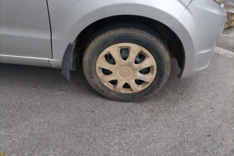 Used BAIC Weiwang M20 2014 1.5L practical type BJ415A Right Front Wheel Hub