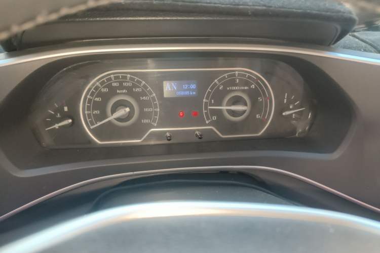 Used SAIC MAXUS Xintu V80 2020 2.0T AMT PLUS City Edition Short Wheelbase Ultra-Low Roof 5/6-Seater Instrument Cluster