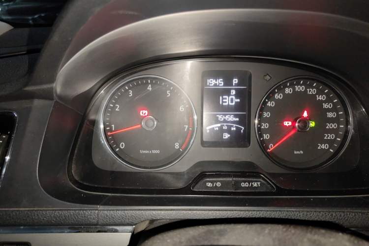 Used Volkswagen Lavida 2013 1.6L Automatic Comfort Edition Instrument Cluster