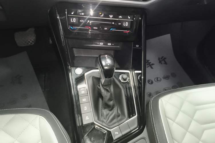 Used Volkswagen Tayron 2023 280TSI Two-Wheel-Drive Luxury Plus Advanced Version Gear Lever