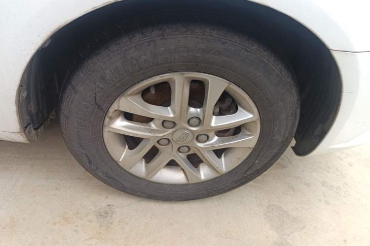 Used Geely Auto Emgrand 2017 Sedan Million Edition 1.5L CVT Luxury Model Right Front Wheel Hub