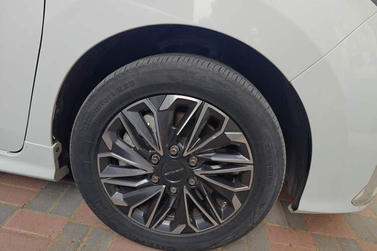 Used SAIC MAXUS G20 2023 Facelifted PLUS 2.0T Gasoline Automatic Luxury Edition