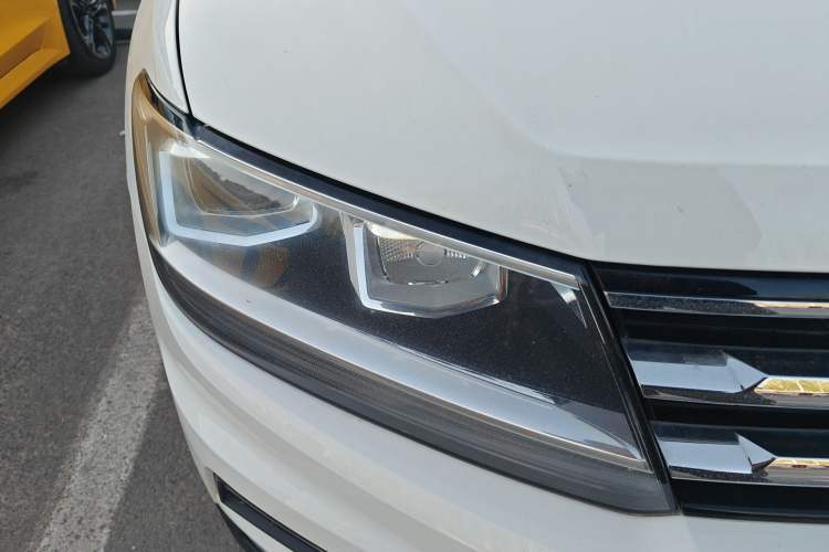 Used Volkswagen Tiguan L 2017 330TSI Automatic Two-Wheel Drive Luxury Edition Right Front Headlight