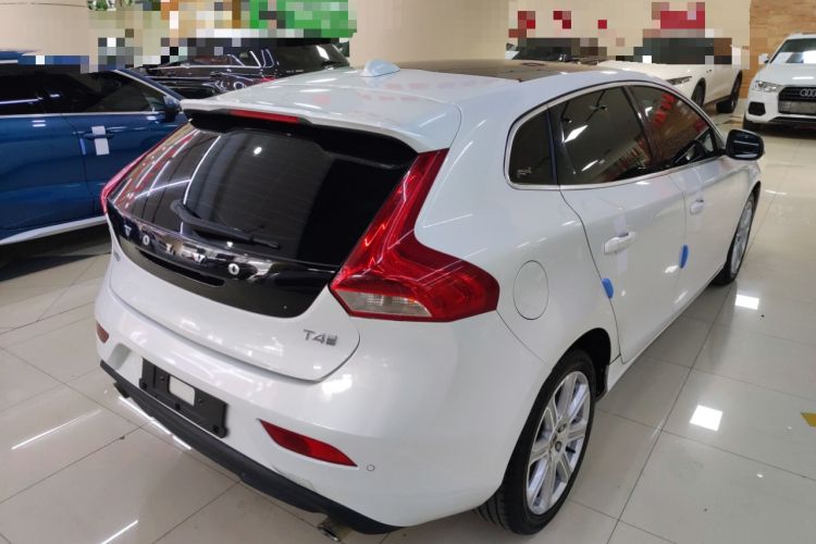 Used Volvo V40 2017 T4 Smart Luxury Edition