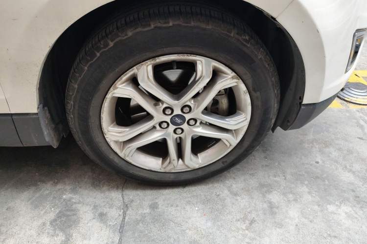 Used Ford Edge 2015 2.0T GTDi Two-Wheel-Drive High-Line Version
