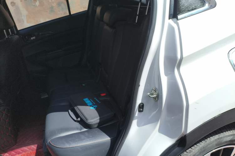 Used Mitsubishi Eclipse Cross 2018 1.5T CVT Two-Wheel Drive Dream Edition Left Rear Seat