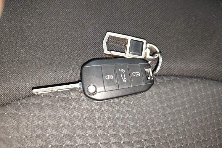 Used Peugeot 301 2014 1.6L Manual Luxury Edition
