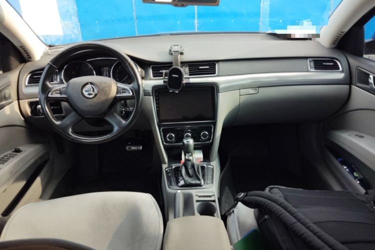 Used Skoda Superb 2013 1.8TSI Automatic MingShi Edition Center Console