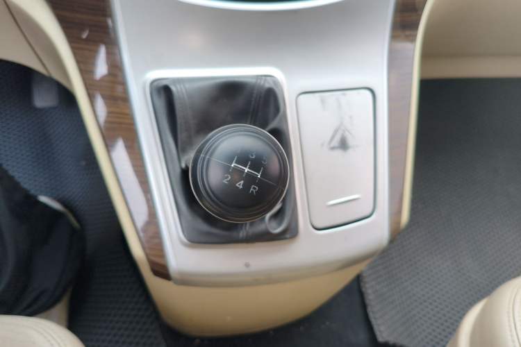 Used Jinbei Grace 2018 2.7L Manual Standard Version Long Wheelbase 9-Seater 2TR Gear Lever