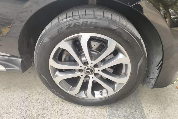 Used Mercedes-Benz GLE 2017 GLE 320 4MATIC Dynamic Model Right Front Wheel Hub