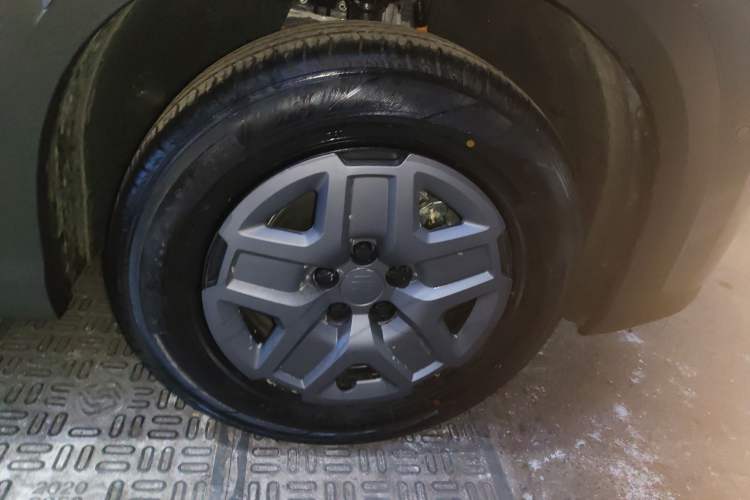 Used BYD Yuan UP 2025 Intelligent Driving Version 401 KM Dynamic Edition Right Front Wheel Hub