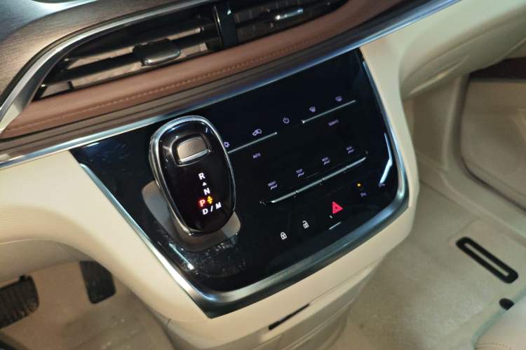 Used Buick GL8 2021 Land Cruiser Executive Class 652T Smart Luxury Model Gear Lever