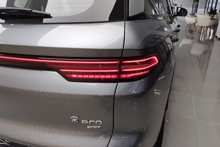 Used BYD Song Pro New Energy 2025 Second-Generation Intelligent Driving Version DM-i 115KM Superior Trim Right Rear Taillight