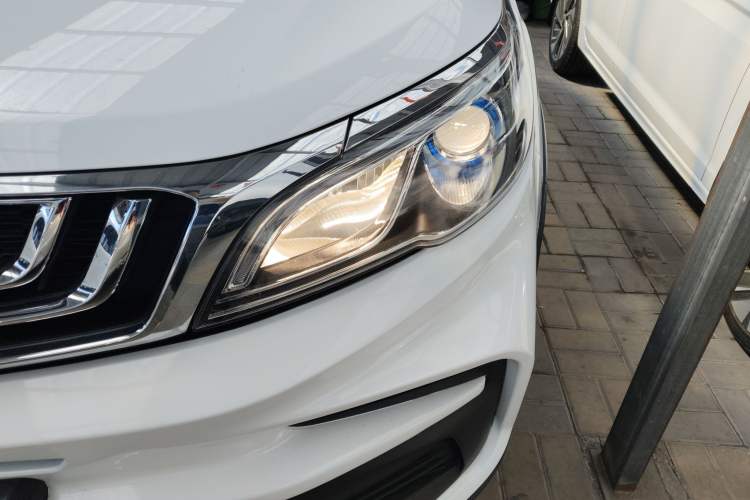 Used Geely Auto Vision X3 2020 1.5L CVT Luxury Model Left Front Headlight