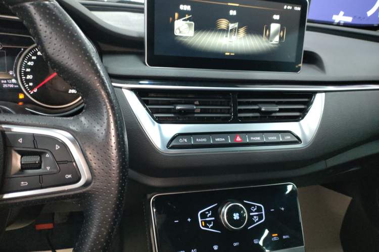 Used Hongqi H5 2022 Classic Model Facelift 1.5T DCT Qiyun Edition Audio And AC Panel