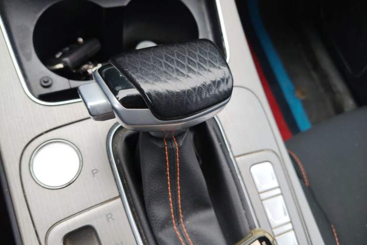 Used CHANGAN OSHAN X7 2020 1.5T Automatic Elite Edition Gear Lever