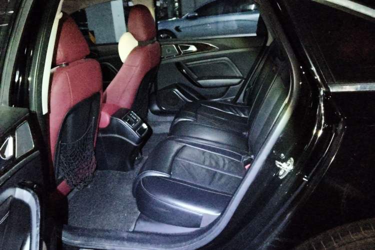 Used Zotye Z700 2016 1.8T DCT Elegant Version Left Rear Seat