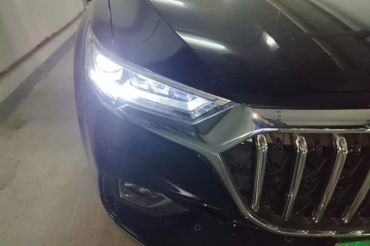 Used Hongqi HS5 2022 Facelifted Version 2.0T Smart Connect Flagship All-Wheel-Drive Edition Right Front Headlight