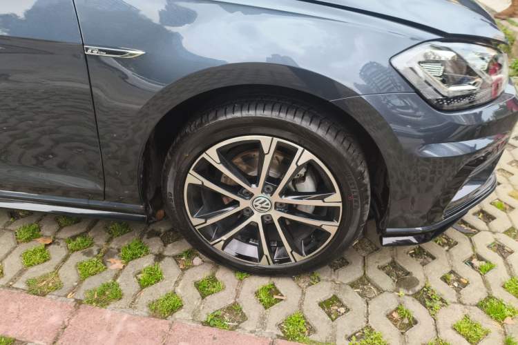 Used Volkswagen Golf 2020 280TSI DSG R-Line Version Right Front Wheel Hub