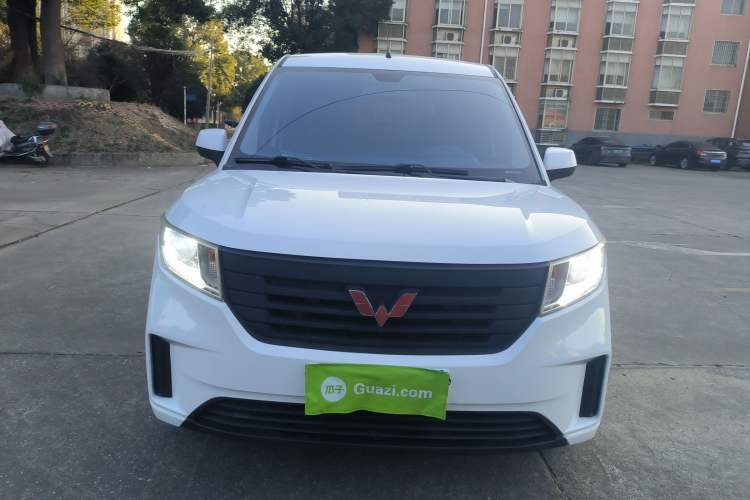 Used Wuling Hongguang PLUS 2020 1.5L Manual Standard Edition 5 Seats Exterior 1