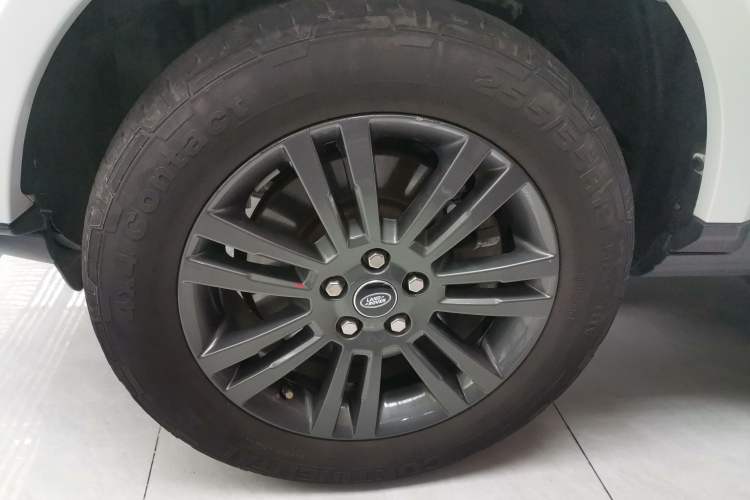 Used Land Rover Discovery 2016 3.0 SC Obsidian Black Heritage Edition HSE
