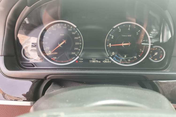 Used BMW 5 Series 2014 525Li Leading Model
