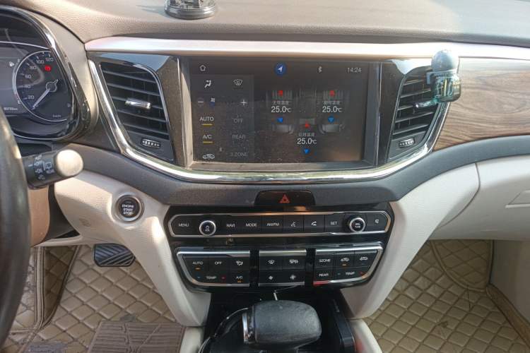 Used GAC Trumpchi GS8 2017 320T Two-Wheel Drive Luxury Smart Connectivity Version (7 Seats)