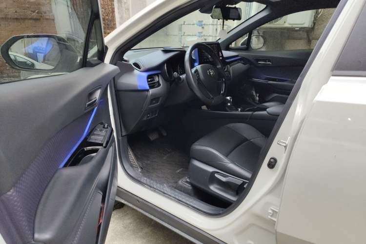 Used Toyota IZOA 2020 2.0L Yichi Version
