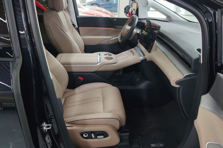 Used XPeng X9 2025 740 Ultra-Long Range Max
