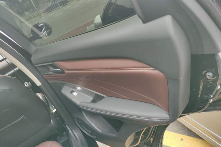 Used Wey VV6 2021 2.0T Two-Wheel Drive Smart Protection+