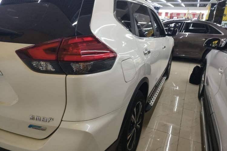 Used Nissan X-Trail 2017 2.5L CVT Leading Edition 4WD