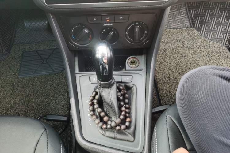 Used Volkswagen Lavida 2017 1.6L Automatic Fashion Edition Gear Lever