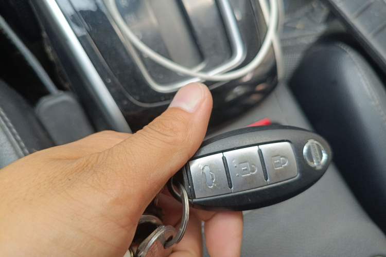 Used Nissan Sylphy 2019 1.6XV CVT Smart Connect Luxury Edition China VI Standard Vehicle Key