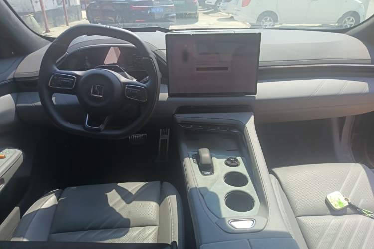 Used Zeekr 001 2025 WE Edition 95 kWh All-Wheel Drive Center Console