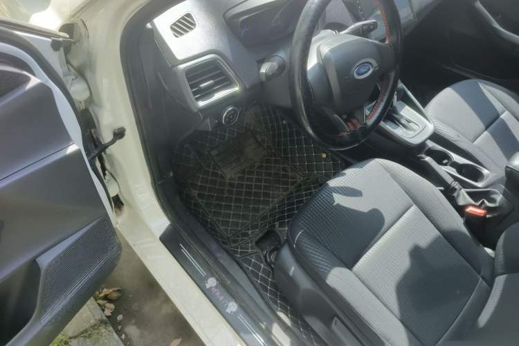 Used Ford Escort 2019 Revised 1.5L Automatic ZhiXiang Version (Tire Pressure Monitoring) China VI Standard Driver Seat