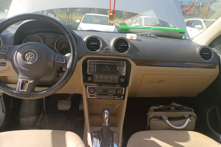 Used Volkswagen Jetta 2013 1.6L Automatic Luxury Model Audio And AC Panel