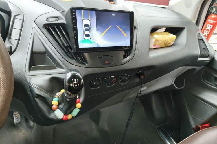 Used Ford Transit 2017 2.0T Diesel Multi-Purpose Commercial Vehicle Mid-Drive Mid-Roof China IV Standard