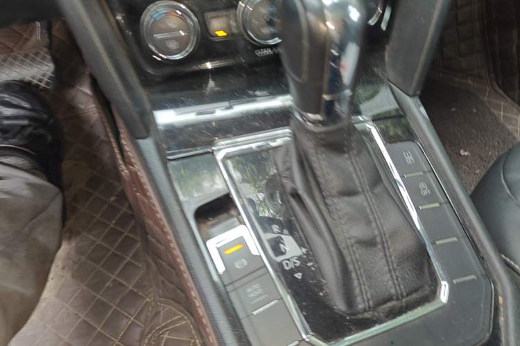 Used Volkswagen Lamando 2018 280TSI DSG Comfort Edition Gear Lever