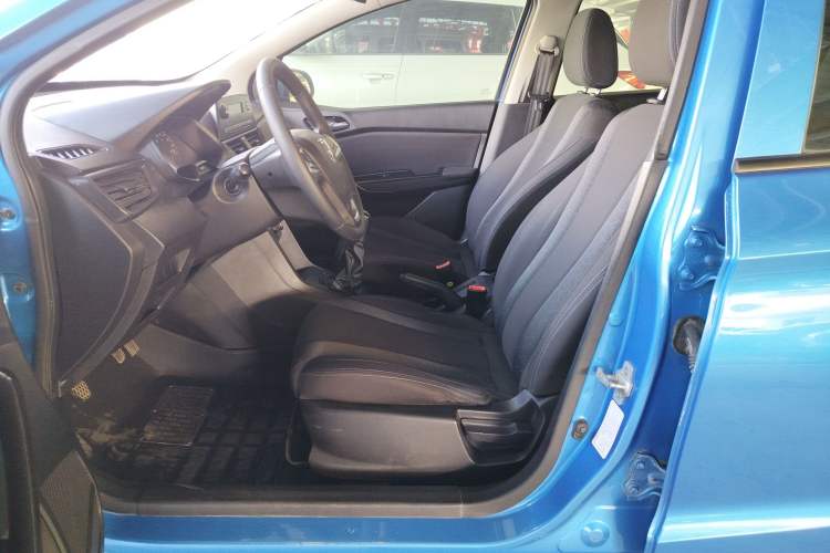 Used Baojun 310 2016 1.2L manual Comfort trim level